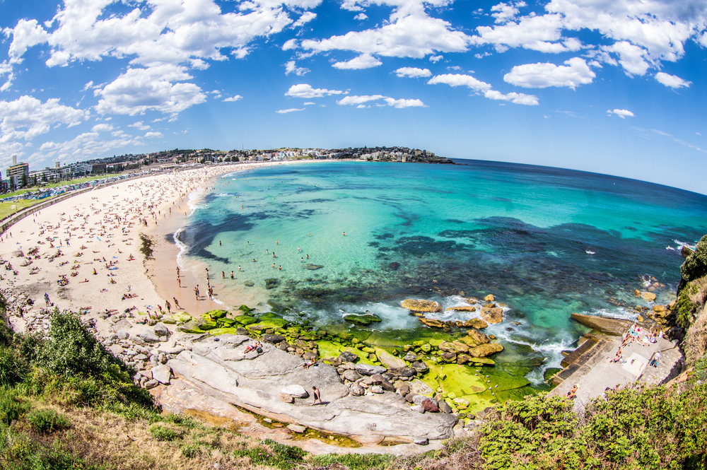 File:Jumping on Bondi Beach, Sydney (6645703559).jpg - Wikimedia